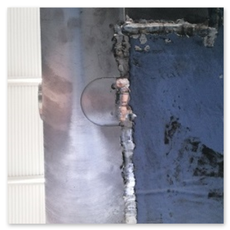 Gerissener Befestigungsflansch